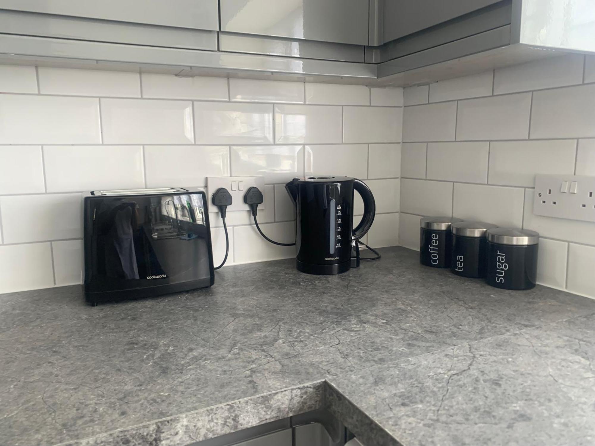 Newly Renovated, Modern 3 Bed Apartment Walmersley Екстериор снимка